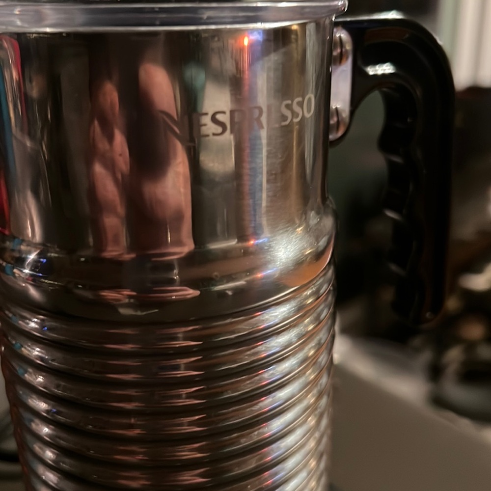 Like new Nespresso Aeroccino N04.